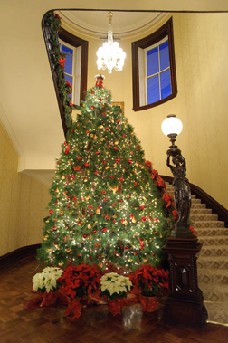 gov_mansion_staircase_christmas